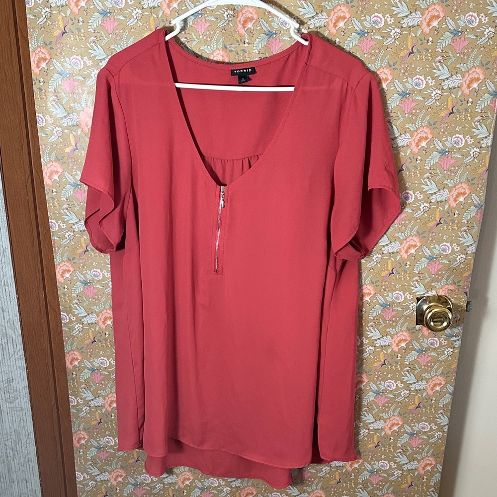 Torrid Rose-Red Short Sleeve V-Neck Zip Front Blouse